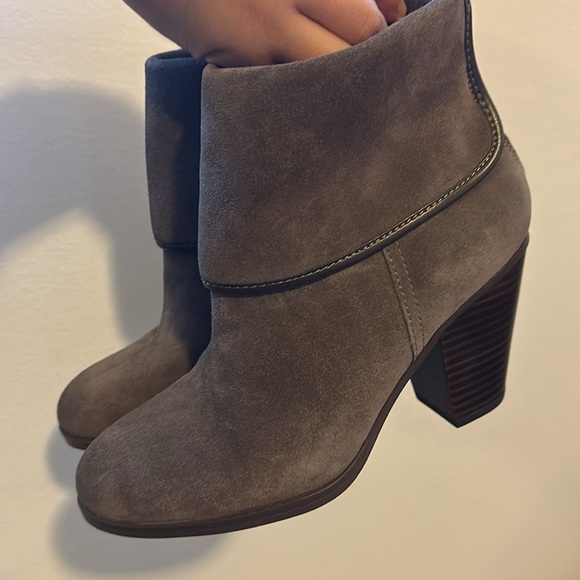 Vince Camuto Hamilton Boots - Picture 3 of 10